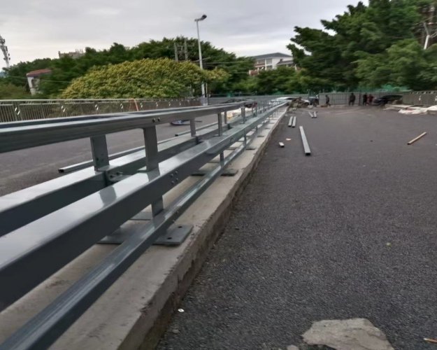 同江防撞护栏